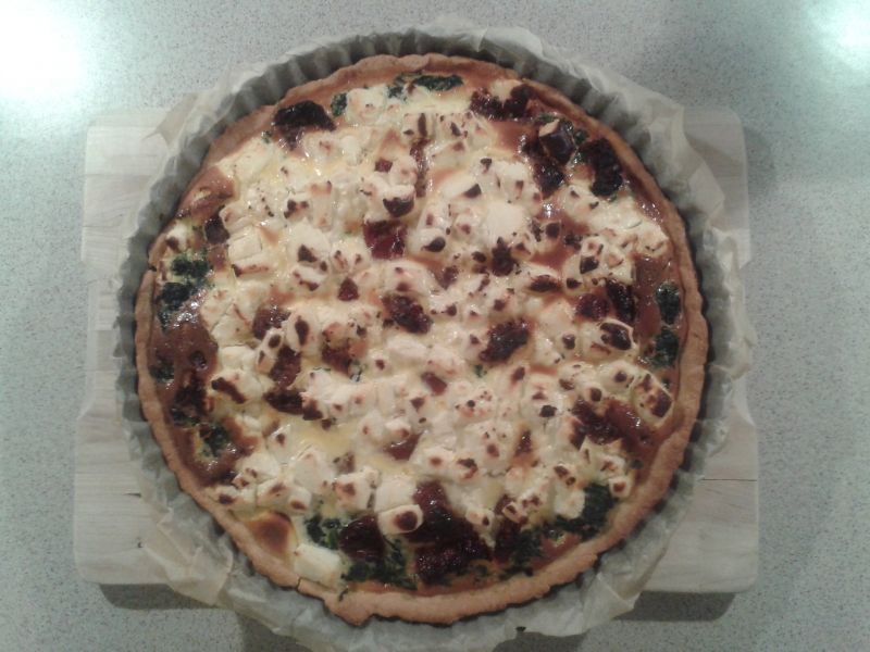 Tarta szpinakowa z fetą i suszonymi pomidorami  Tarta szpinakowa z fetą i suszonymi pomidorami