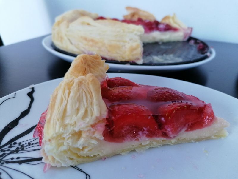 Tarta truskawkowa na cieście francuskim  Tarta truskawkowa na cieście francuskim
