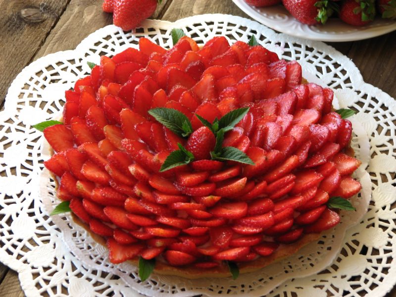 Tarta truskawkowo-śmietanowa Tarta truskawkowo-śmietanowa