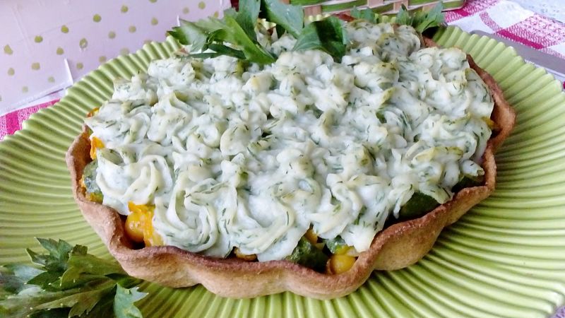 Tarta warzywna z kalafiorową koroną