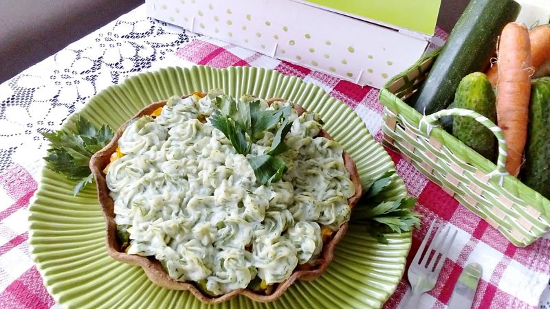 Tarta warzywna z kalafiorową koroną