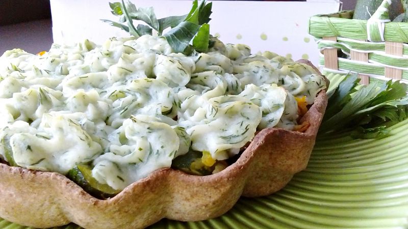 Tarta warzywna z kalafiorową koroną