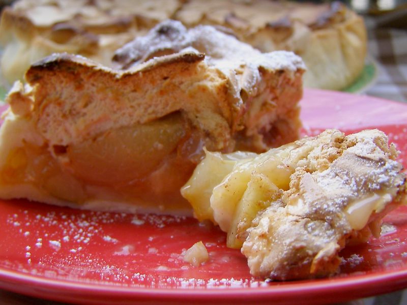 Tarta wieloowocowa z pianką bezową