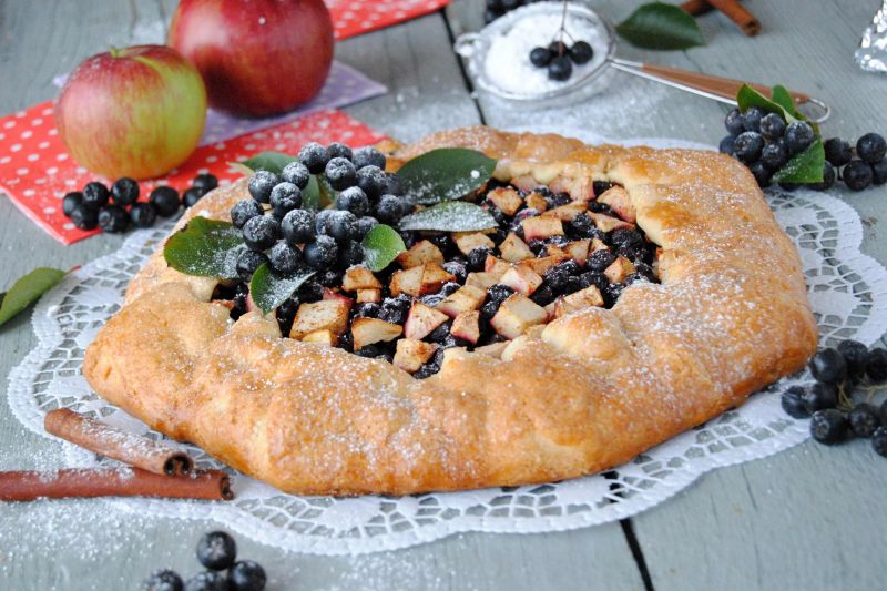 Tarta z aronią i jabłkiem pieczona bez formy