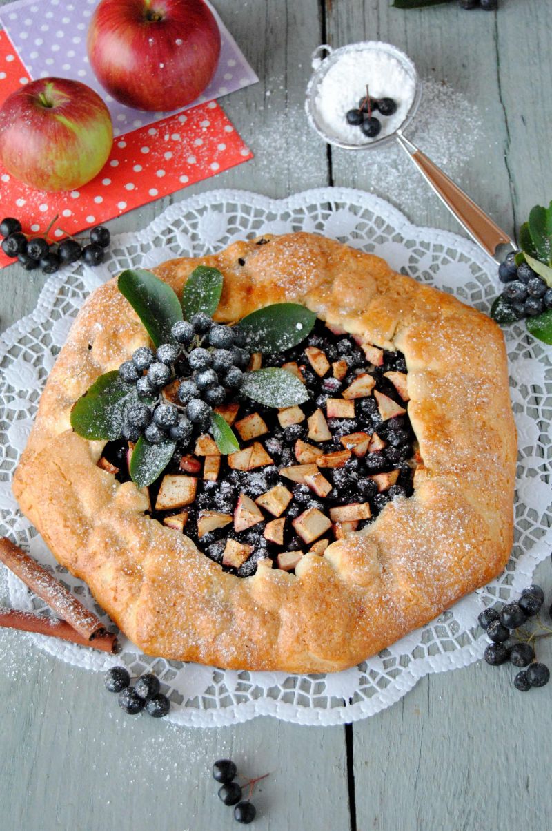 Tarta z aronią i jabłkiem pieczona bez formy