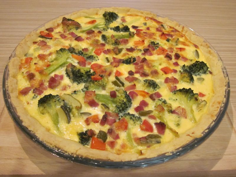 Tarta z boczkiem i warzywami