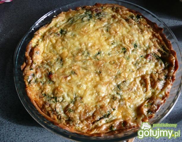 Tarta z boczkiem szpinakiem i serem Tarta z boczkiem szpinakiem i serem