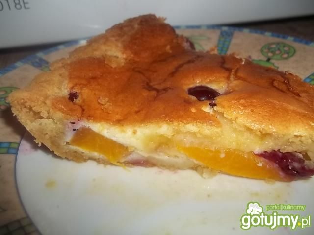 Tarta z brzoskwiniami i wiśniami Tarta z brzoskwiniami i wiśniami