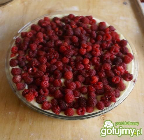 Tarta z budyniem i malinami Tarta z budyniem i malinami