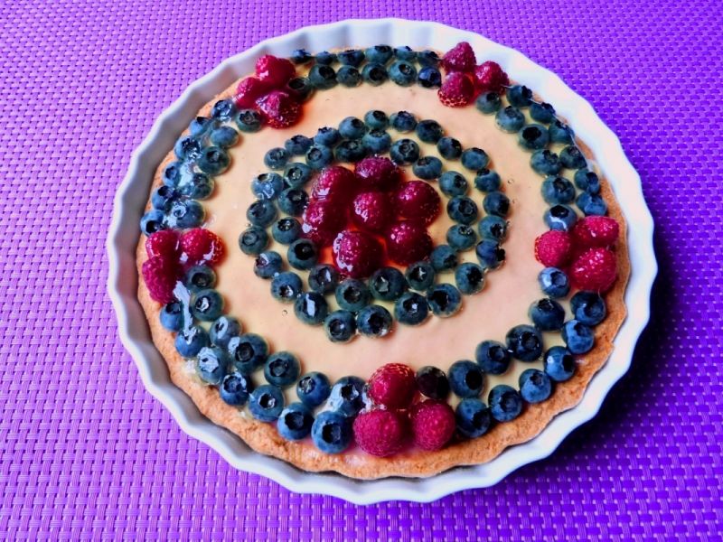 Tarta z budyniem i owocami Tarta z budyniem i owocami