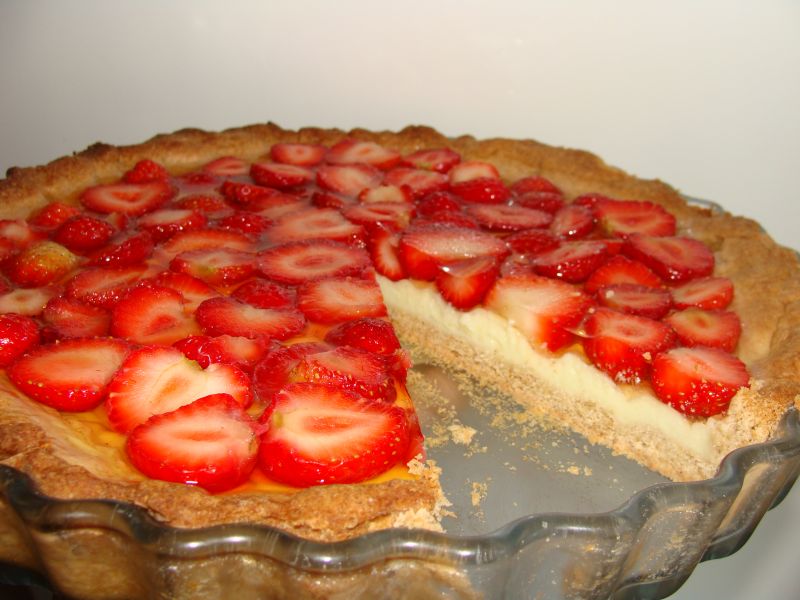 Tarta z budyniem i truskawkami Tarta z budyniem i truskawkami