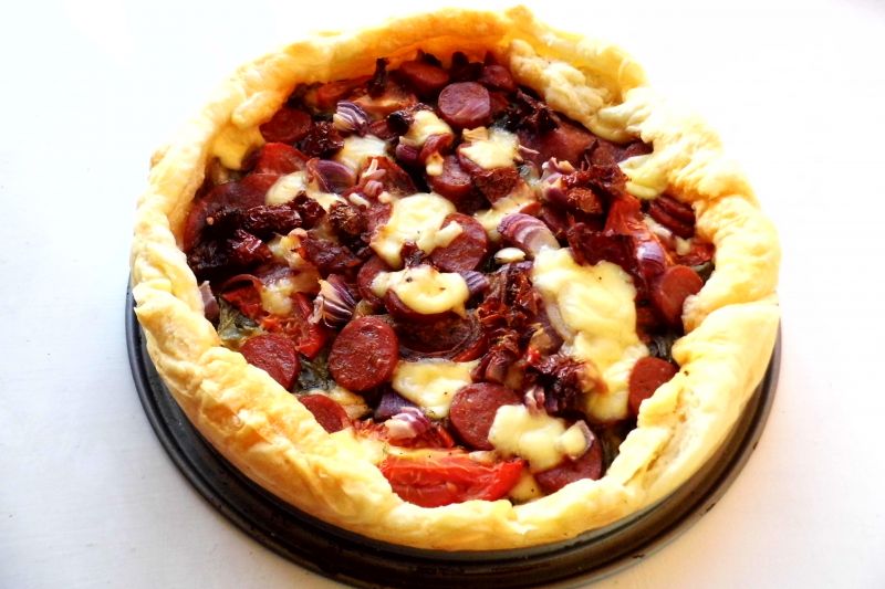 Tarta z chorizo i salami