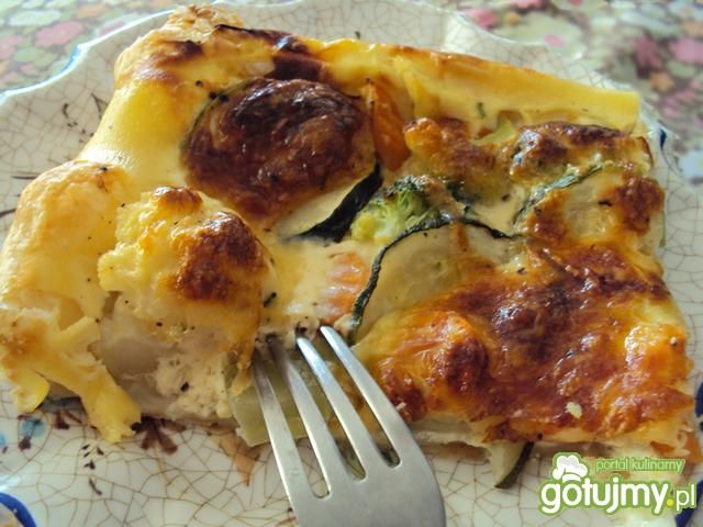 Tarta z ciasta francuskiego z warzywami Tarta z ciasta francuskiego z warzywami