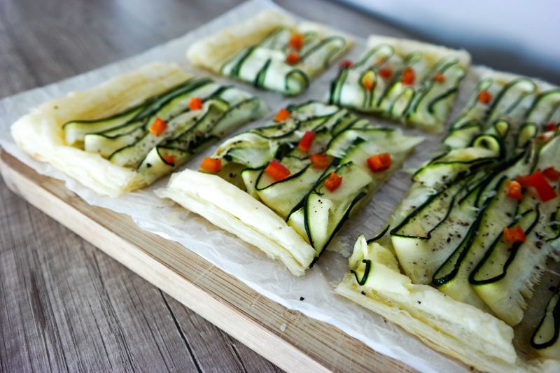 Tarta z cukinią i pastą wasabi.