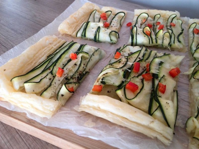 Tarta z cukinią i pastą wasabi.