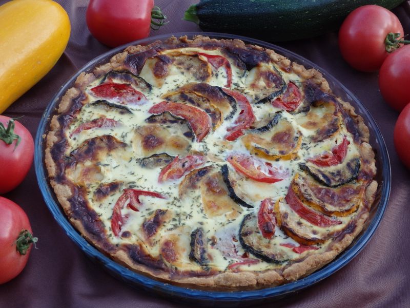 Tarta z cukinią, pomidorami i mozzarellą