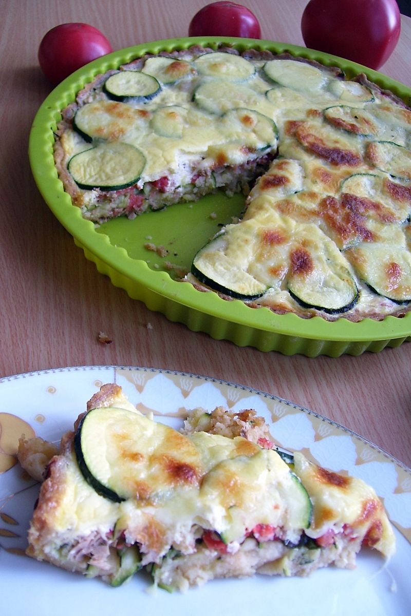 Tarta z cukinią, pomidorami i tuńczykiem Tarta z cukinią, pomidorami i tuńczykiem