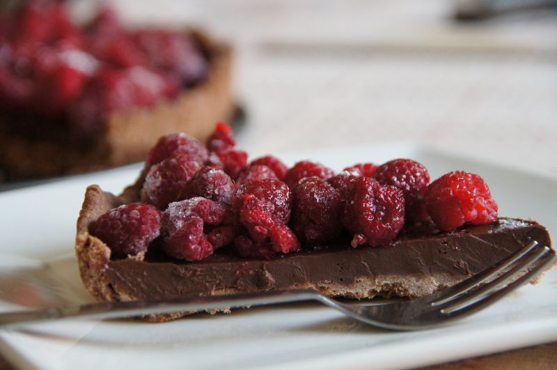 Tarta z czekoladowym ganache i malinami Tarta z czekoladowym ganache i malinami