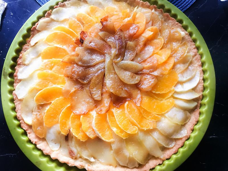 Tarta z domowym budyniem, gruszką i pomarańczą Tarta z domowym budyniem, gruszką i pomarańczą