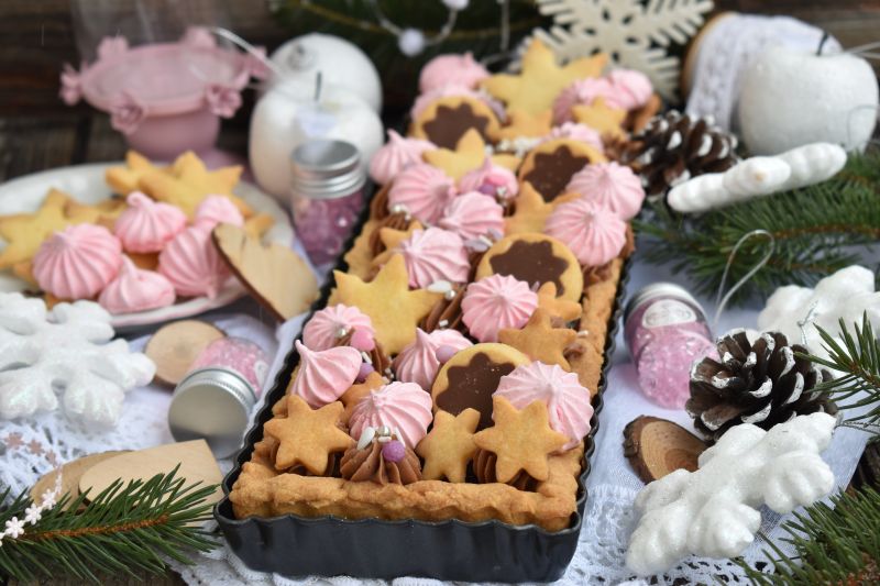 Tarta z frużeliną, kremem czekoladowym i bezikami Tarta z frużeliną, kremem czekoladowym i bezikami