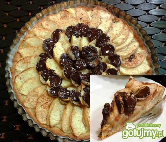 Tarta z jabłkami i budyniem i bananami Tarta z jabłkami i budyniem i bananami
