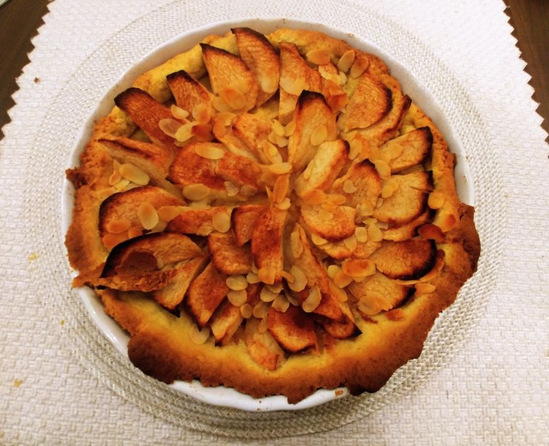 Tarta z jabłkami i migdałami na dyniowym spodzie Tarta z jabłkami i migdałami na dyniowym spodzie