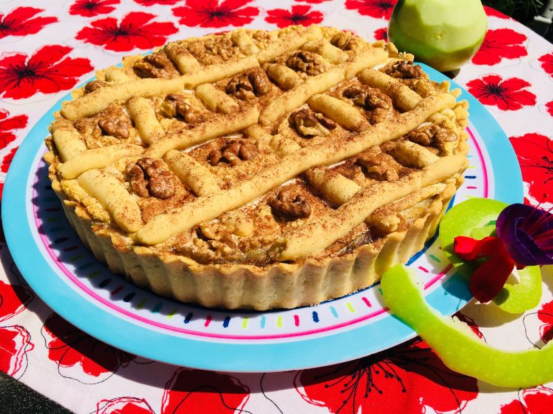 Tarta z jabłkami i suszonymi morelami Tarta z jabłkami i suszonymi morelami