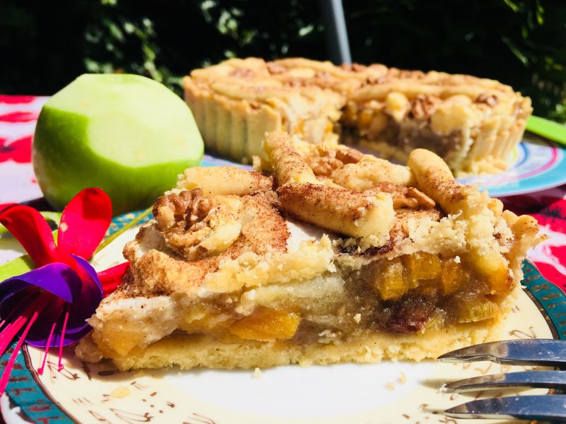 Tarta z jabłkami i suszonymi morelami Tarta z jabłkami i suszonymi morelami