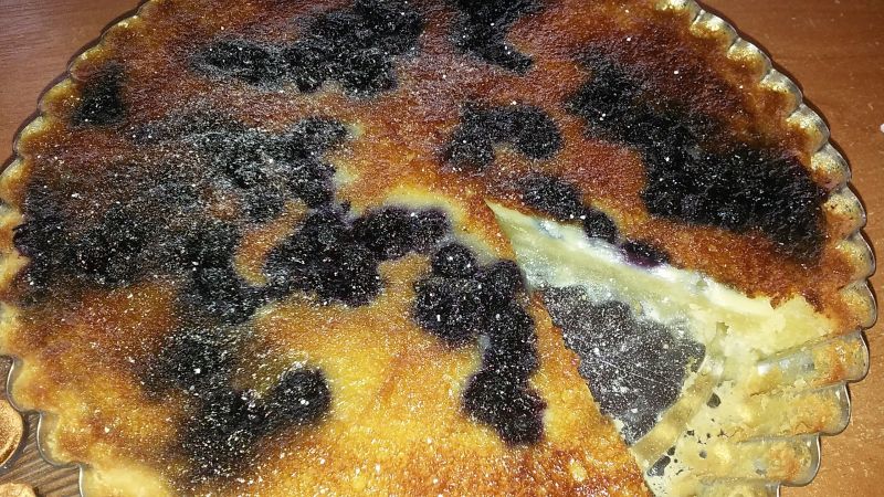 Tarta z jagodami i białą czekoladą Tarta z jagodami i białą czekoladą