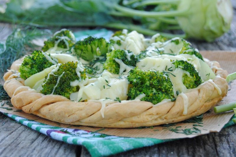 Tarta z kalarepką i brokułem Tarta z kalarepką i brokułem