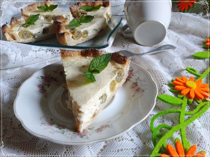 Tarta z kokosowym jogurtem i agrestem w wersji lig