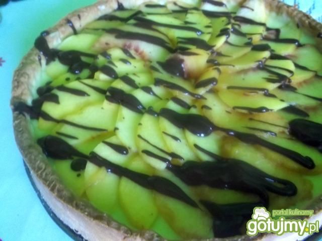 Tarta z kremem i brzoskwiniami 