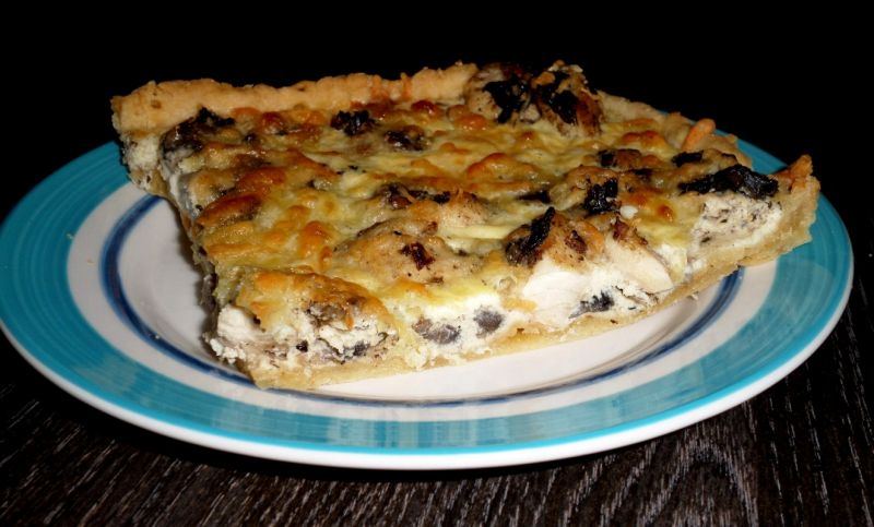 Tarta z kurczakiem i pieczarkami