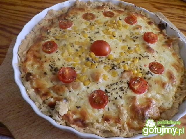 Tarta z kurczakiem pod serową kołderką. Tarta z kurczakiem pod serową kołderką.