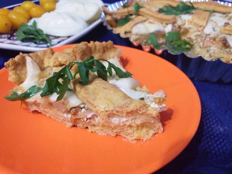 Tarta z kurkami, śmietaną i oscypkiem