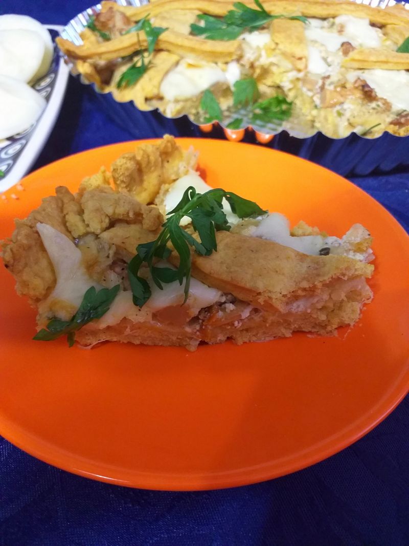 Tarta z kurkami, śmietaną i oscypkiem