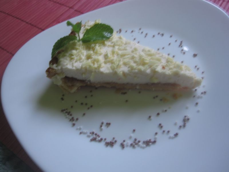 Tarta z liczi i płatkami róży w cukrze Tarta z liczi i płatkami róży w cukrze