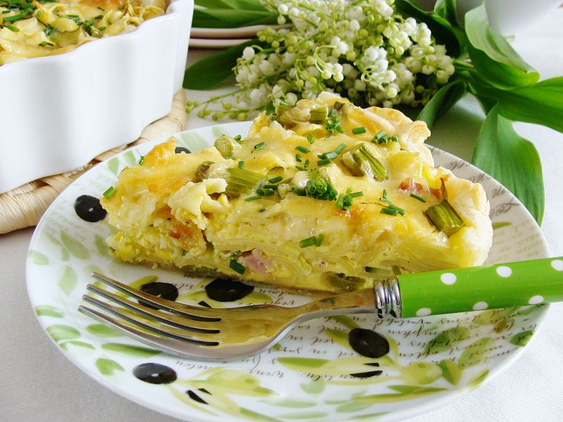 Tarta z makaronem i szparagami  Tarta z makaronem i szparagami