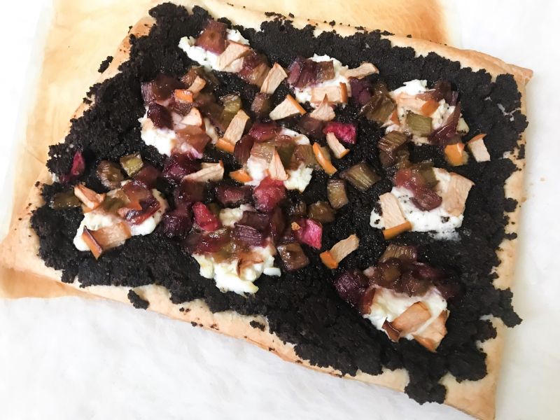 Tarta z makiem i rabarbarem Tarta z makiem i rabarbarem