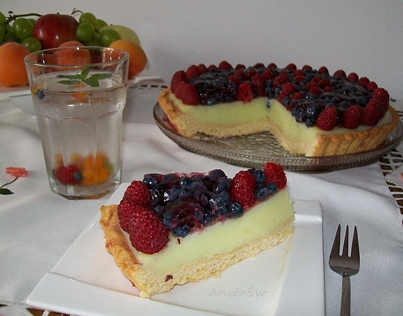 Tarta z malinami i borówkami Tarta z malinami i borówkami