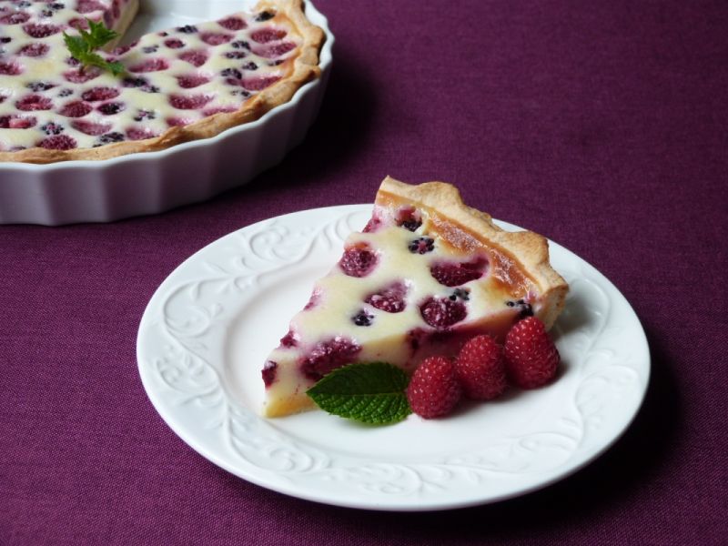 Tarta z malinami i jeżynami