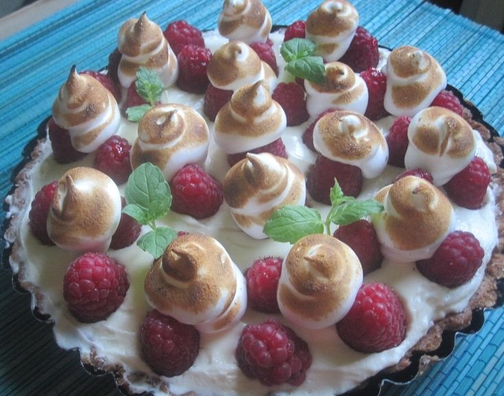 Tarta z malinami z opalaną bezą Tarta z malinami z opalaną bezą