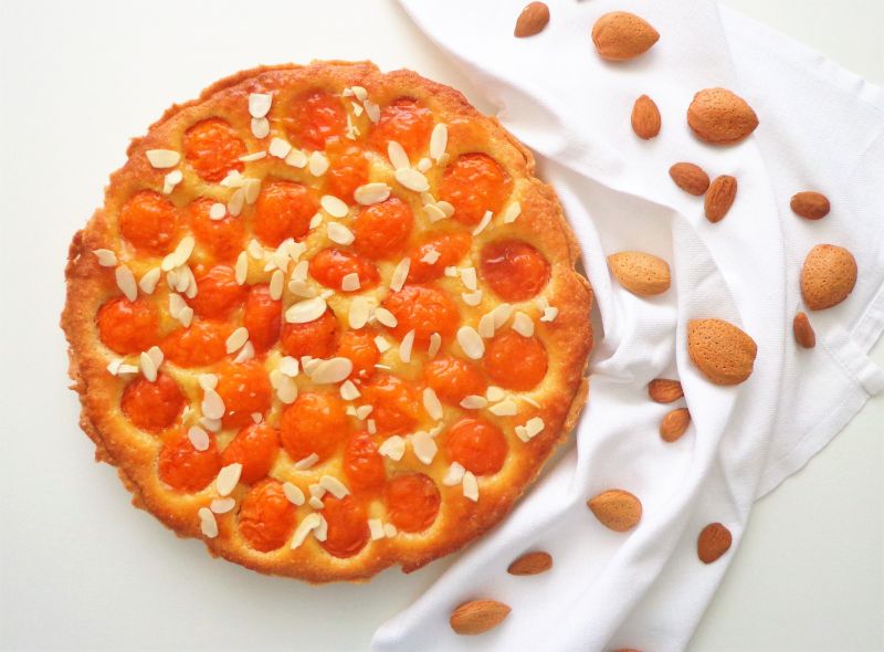 Tarta z morelami i kremem migdałowym frangipane