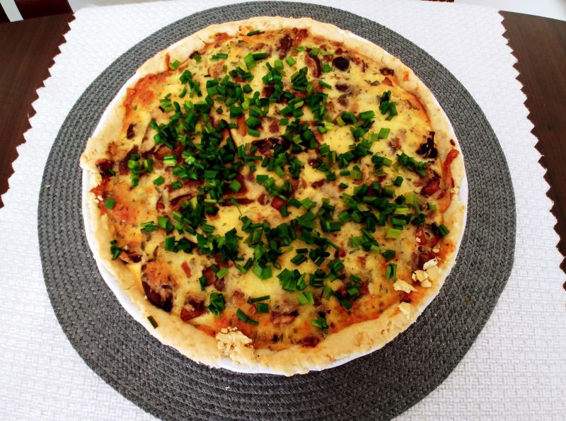 Tarta z podgrzybkami i boczkiem