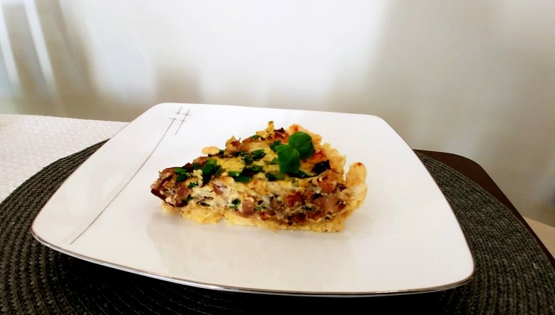 Tarta z podgrzybkami i boczkiem