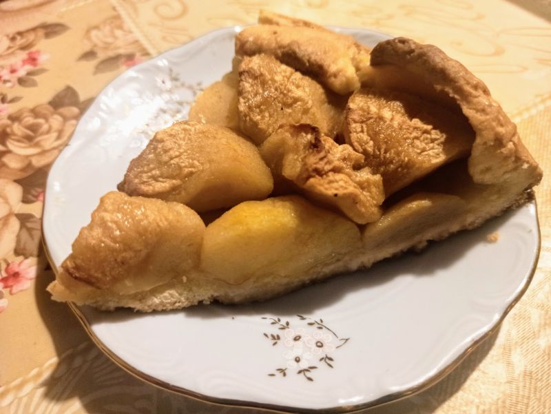 Tarta z połówkami jabłek Tarta z połówkami jabłek