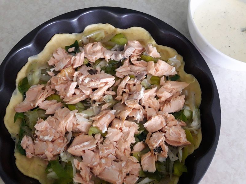 Tarta z porem i łososiem 