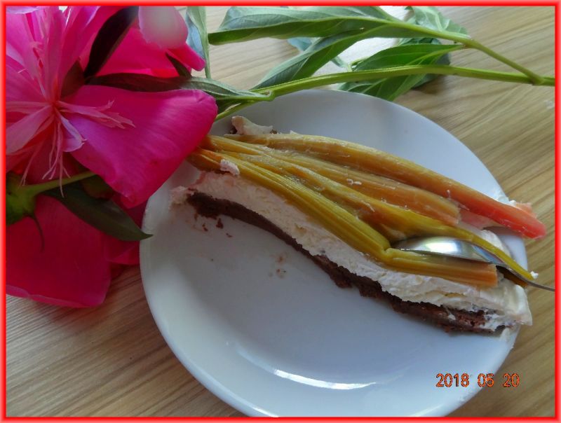 Tarta z rabarbarem bez pieczenia Tarta z rabarbarem bez pieczenia
