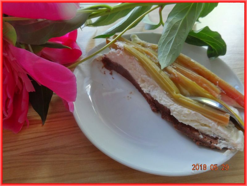 Tarta z rabarbarem bez pieczenia Tarta z rabarbarem bez pieczenia
