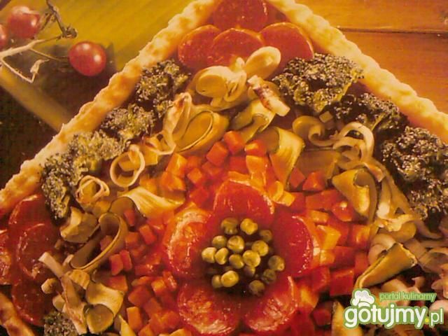 Tarta z sałatką warzywną Tarta z sałatką warzywną